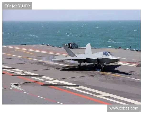 舰载机在航母甲板上的阻拦降落过程